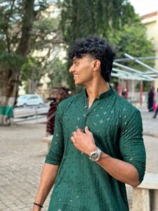  Amit Khurana